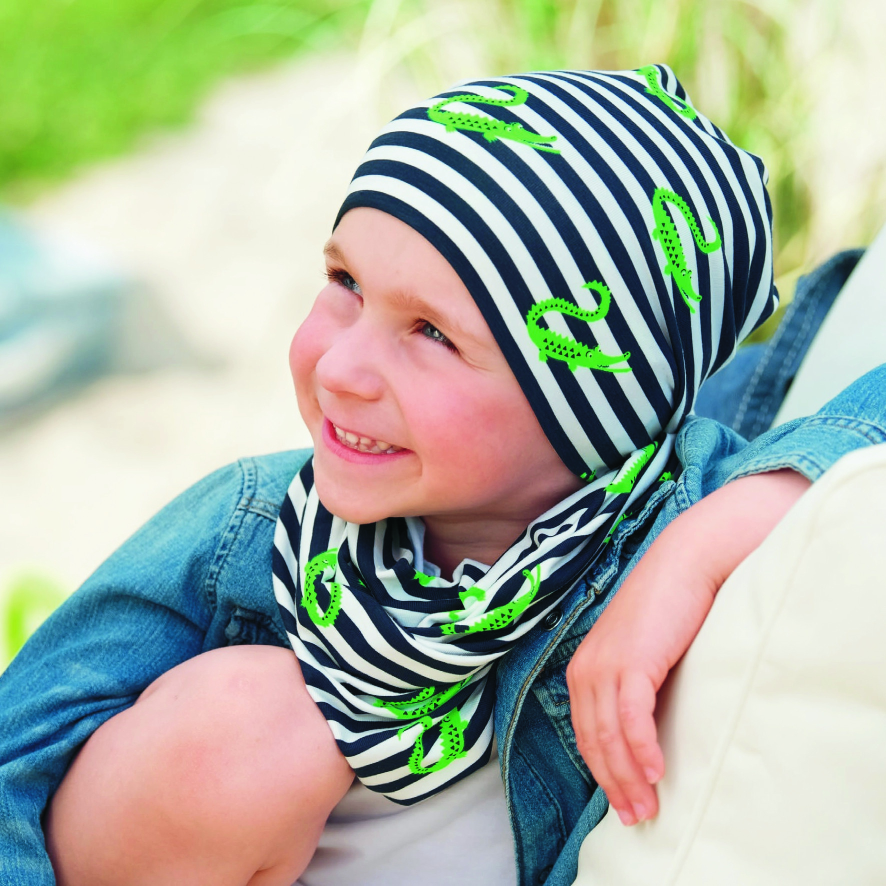 Sterntaler čepice jerzey spadlá šedá chlapecká UV 50+ proužek, krokodýl 1622032