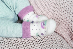 Sterntaler ponožky kojenecké s manžetkou, froté, krémové, dívčí s duhou 8402083