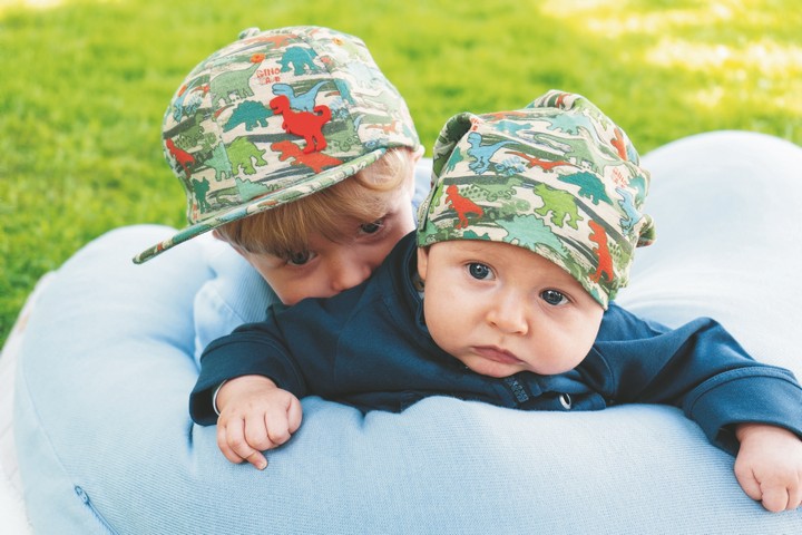Sterntaler čepice jerzey spadlá šedá chlapecká UV 50+ dinosauři 1622230
