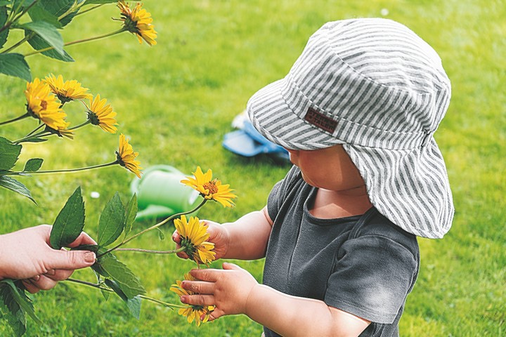 Sterntaler čepice s plachetkou chlapecká UV 15 modrá, proužek 1622111